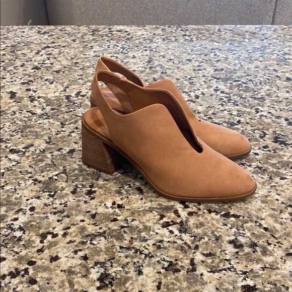 Lucky Brand Shoes - NWOT Lucky Brand Ratonda Leather Block Heels